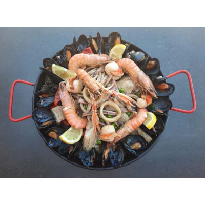 Paella à l'encre de seiche